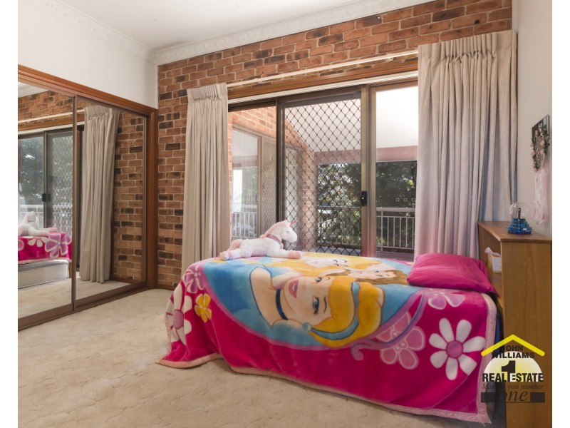 4 Binham Place, Chipping Norton NSW 2170