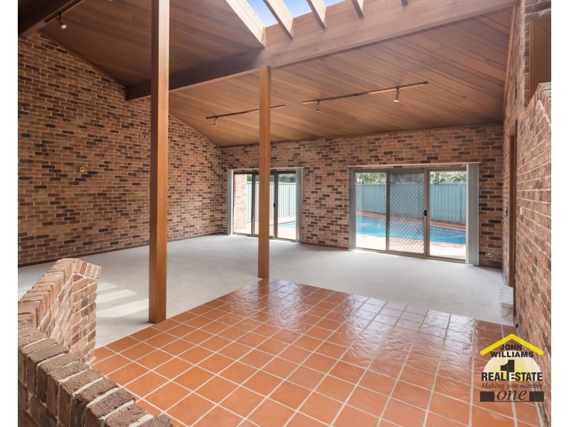 4 Binham Place, Chipping Norton NSW 2170