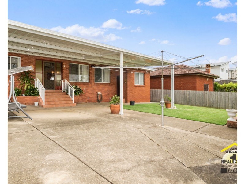 112 Hill Road, Lurnea NSW 2170