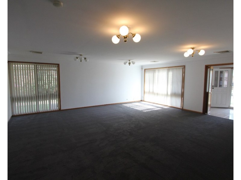 5 Aintree Close, Casula NSW 2170