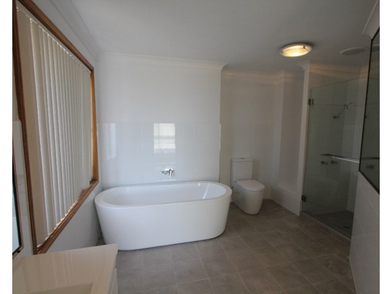 5 Aintree Close, Casula NSW 2170