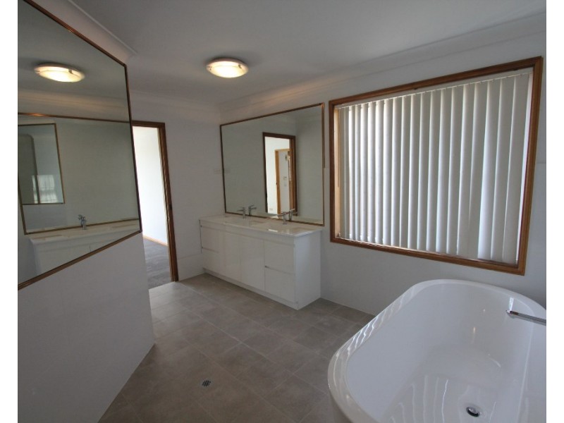 5 Aintree Close, Casula NSW 2170