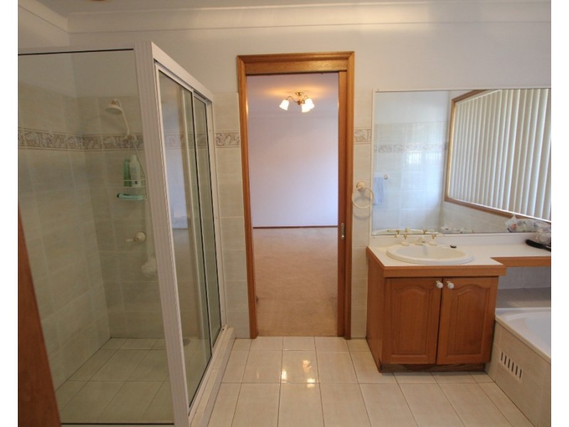 5 Aintree Close, Casula NSW 2170