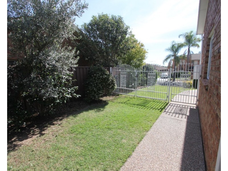 5 Aintree Close, Casula NSW 2170