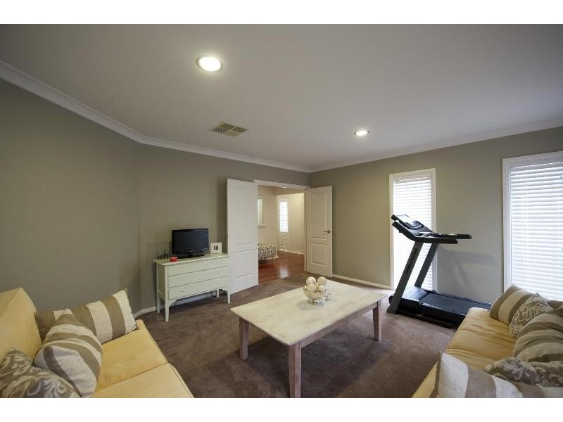 10 PAPERBARK COURT, Thurgoona NSW 2640