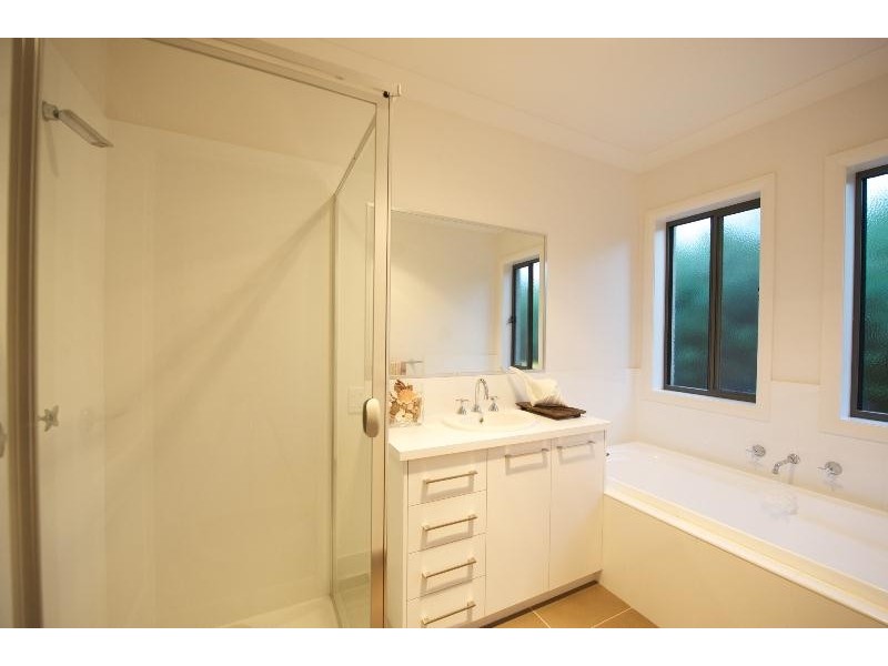 10 PAPERBARK COURT, Thurgoona NSW 2640