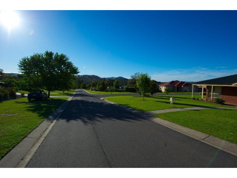 17 DONNINGTON DRIVE, Wodonga VIC 3690