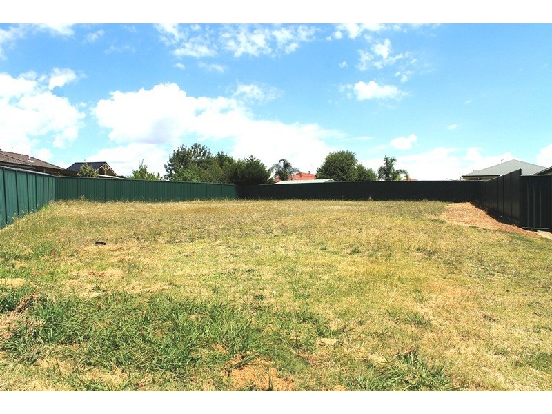 25 LIGHTWOOD DRIVE, Wodonga VIC 3690