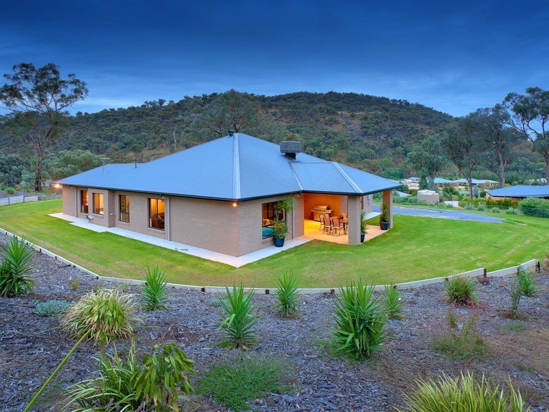 21 LAMBOURN DRIVE, Wodonga VIC 3690