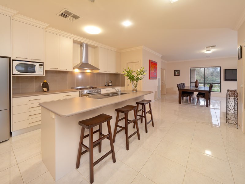 21 LAMBOURN DRIVE, Wodonga VIC 3690