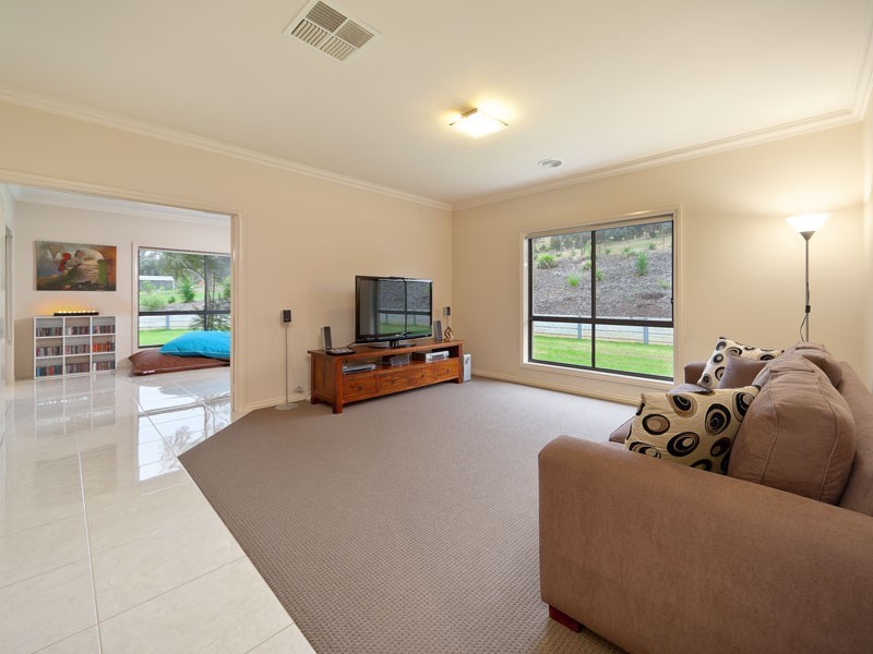 21 LAMBOURN DRIVE, Wodonga VIC 3690