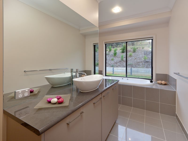 21 LAMBOURN DRIVE, Wodonga VIC 3690