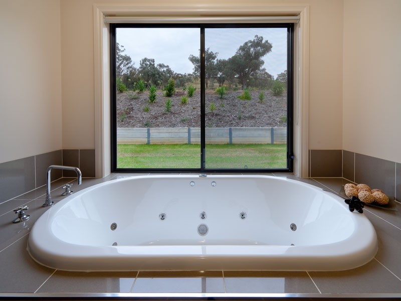 21 LAMBOURN DRIVE, Wodonga VIC 3690