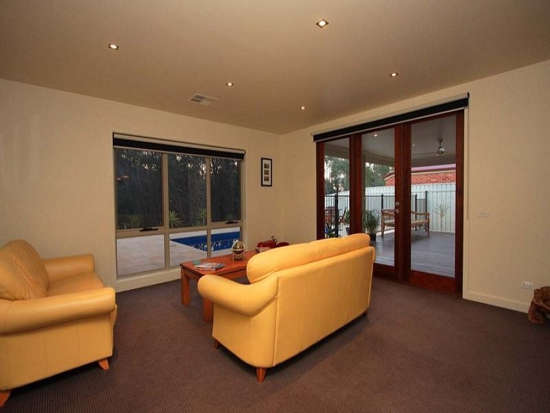34 GOLFLINKS AVENUE, Wodonga VIC 3690