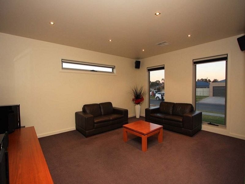 34 GOLFLINKS AVENUE, Wodonga VIC 3690