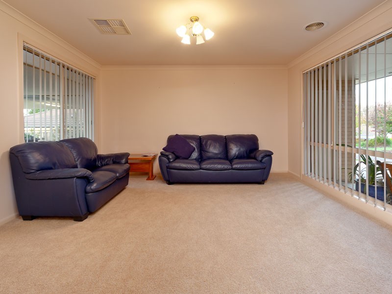 9 BISQUE COURT, Wodonga VIC 3690