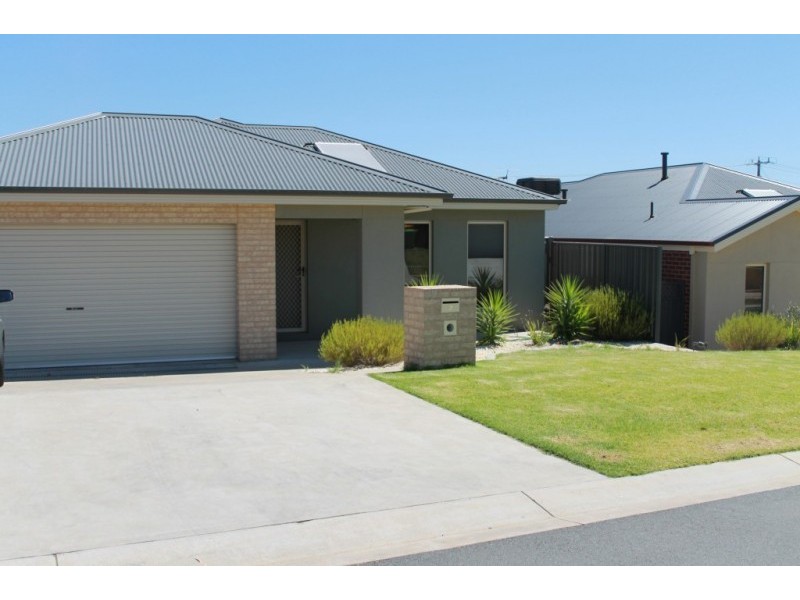 2 LYSTERFIELD LANE, Wodonga VIC 3690