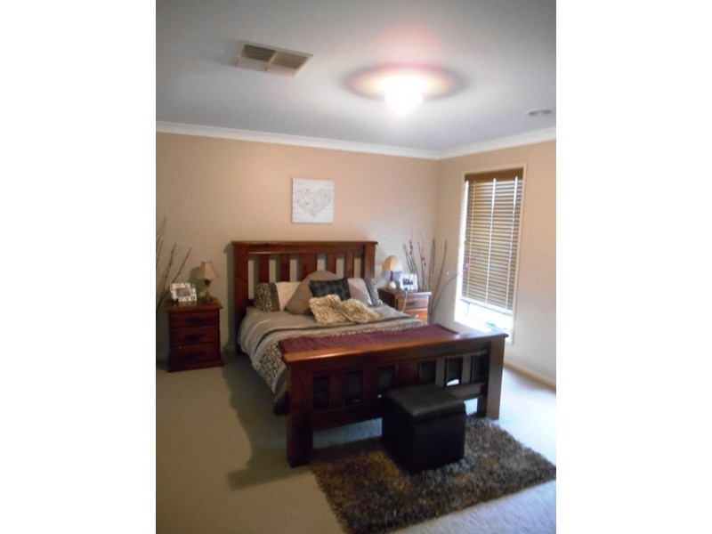 2 LYSTERFIELD LANE, Wodonga VIC 3690