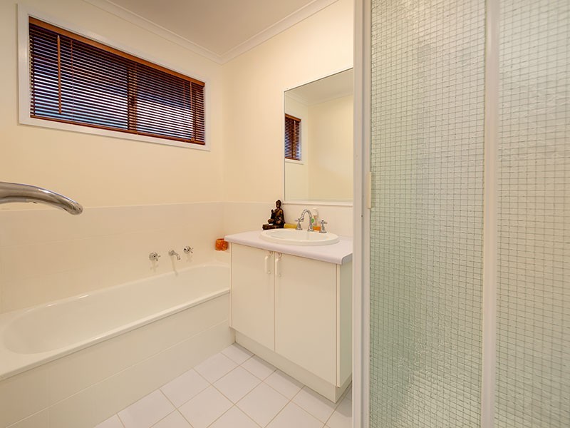 6 AZURE DRIVE, Wodonga VIC 3690