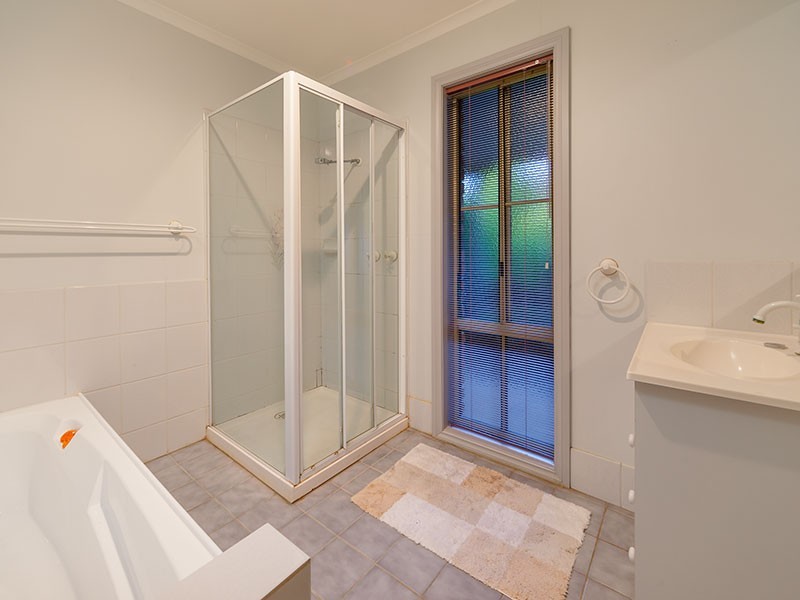 17 AZURE DRIVE, Wodonga VIC 3690