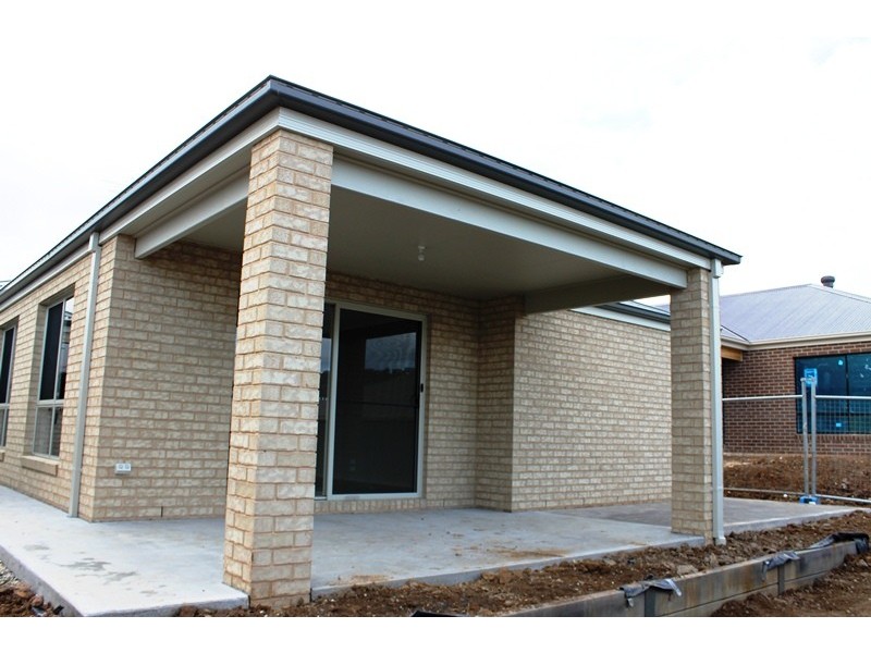 2 LYSTERFIELD LANE, Wodonga VIC 3690