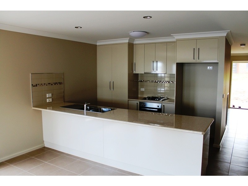 2 LYSTERFIELD LANE, Wodonga VIC 3690