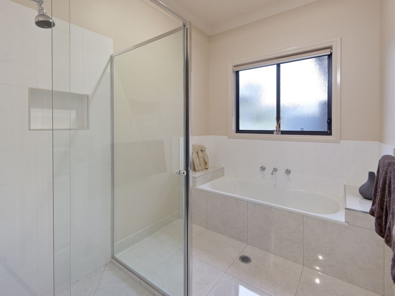 21 LAMBOURN DRIVE, Wodonga VIC 3690