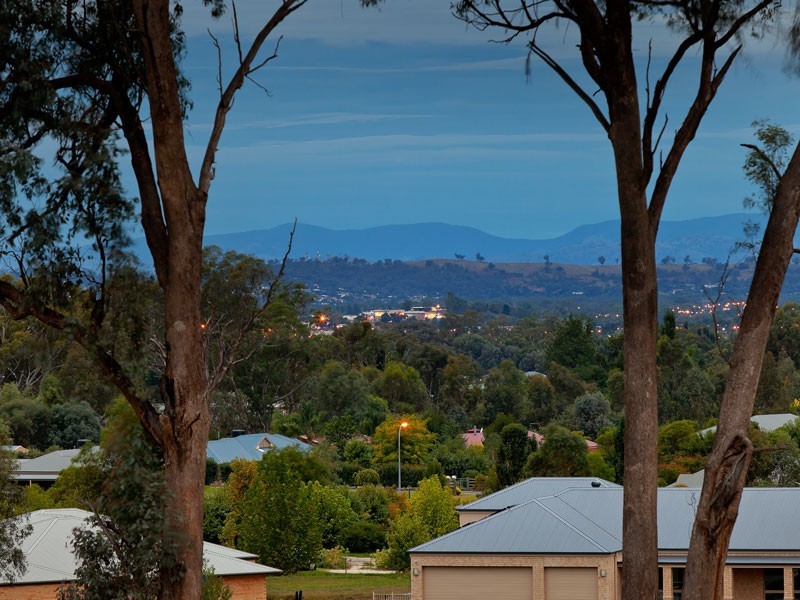 21 LAMBOURN DRIVE, Wodonga VIC 3690