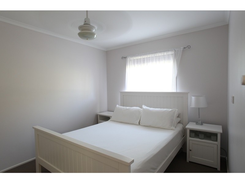 UNIT 2/336 WEIDNER CRESCENT, Albury NSW 2640