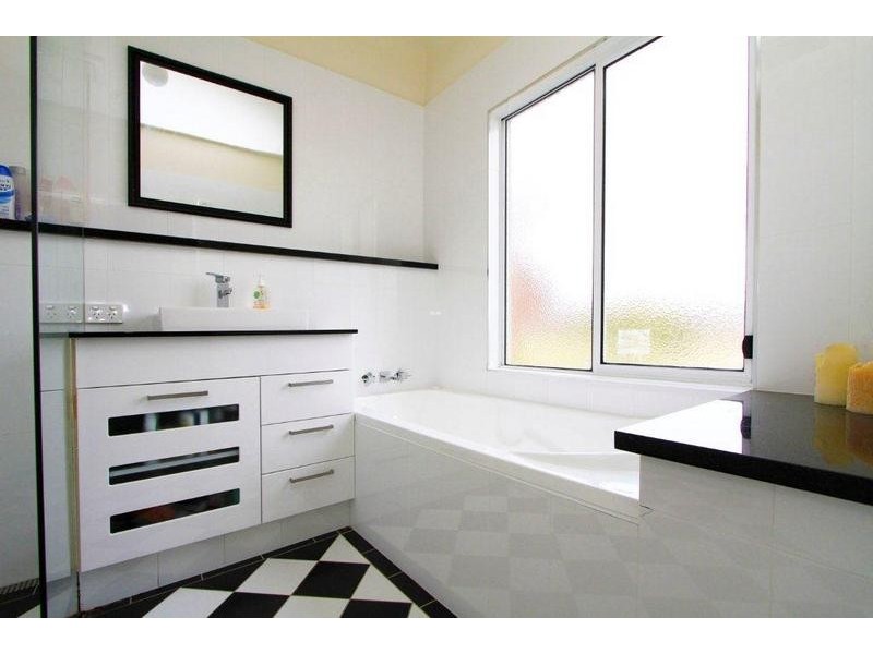 76 Charles Street, Wodonga VIC 3690