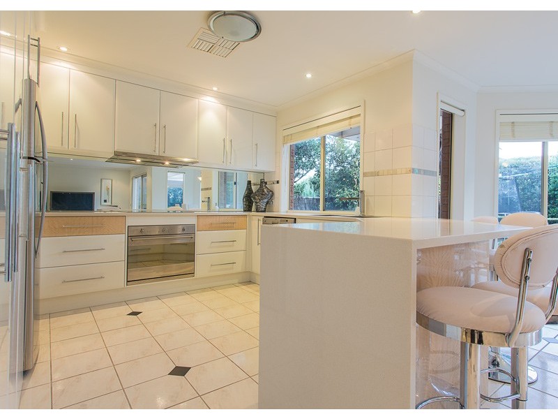 17 AVONDALE DRIVE, Wodonga VIC 3690