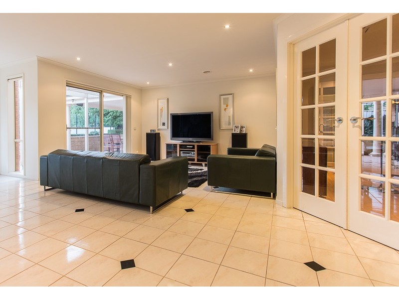 17 AVONDALE DRIVE, Wodonga VIC 3690