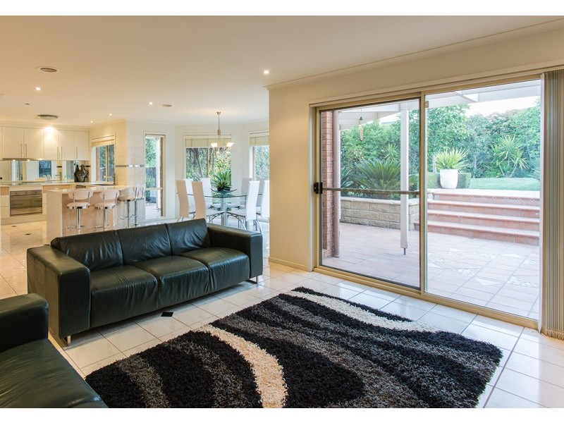 17 AVONDALE DRIVE, Wodonga VIC 3690