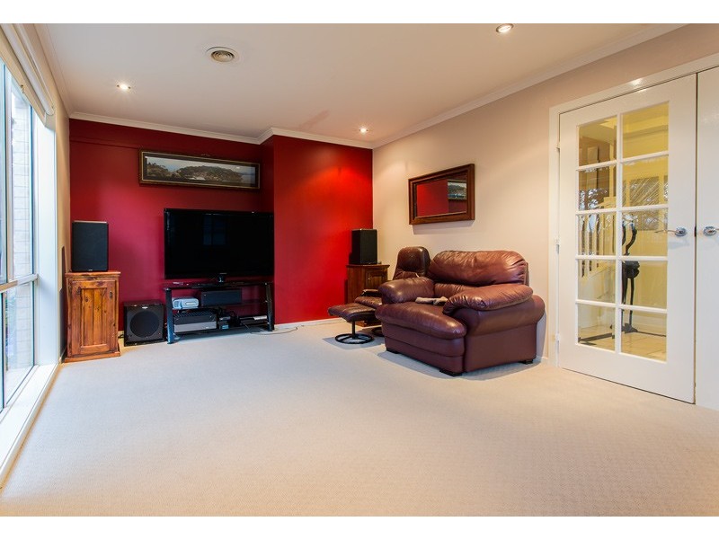 17 AVONDALE DRIVE, Wodonga VIC 3690