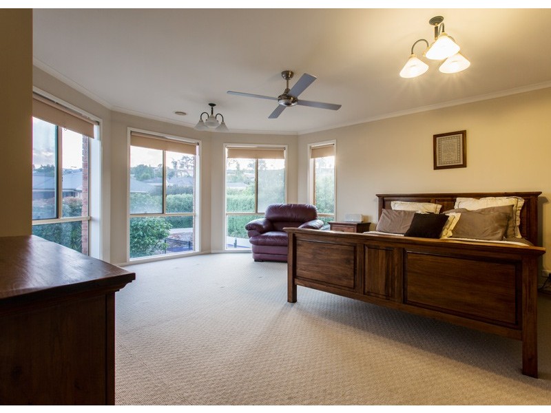 17 AVONDALE DRIVE, Wodonga VIC 3690