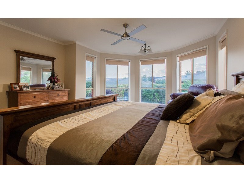17 AVONDALE DRIVE, Wodonga VIC 3690
