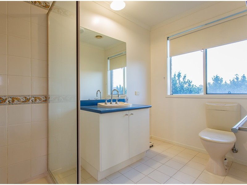 17 AVONDALE DRIVE, Wodonga VIC 3690