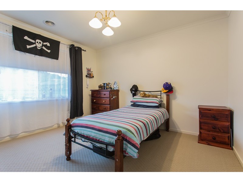 17 AVONDALE DRIVE, Wodonga VIC 3690