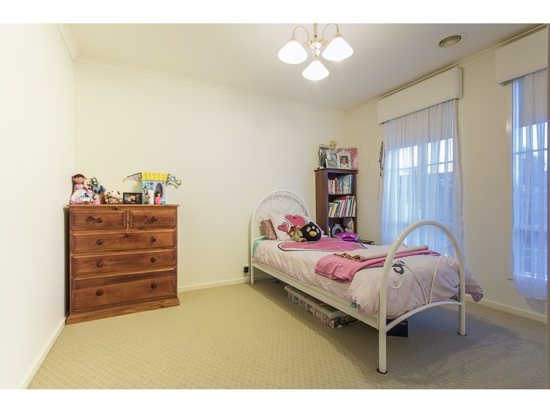 17 AVONDALE DRIVE, Wodonga VIC 3690