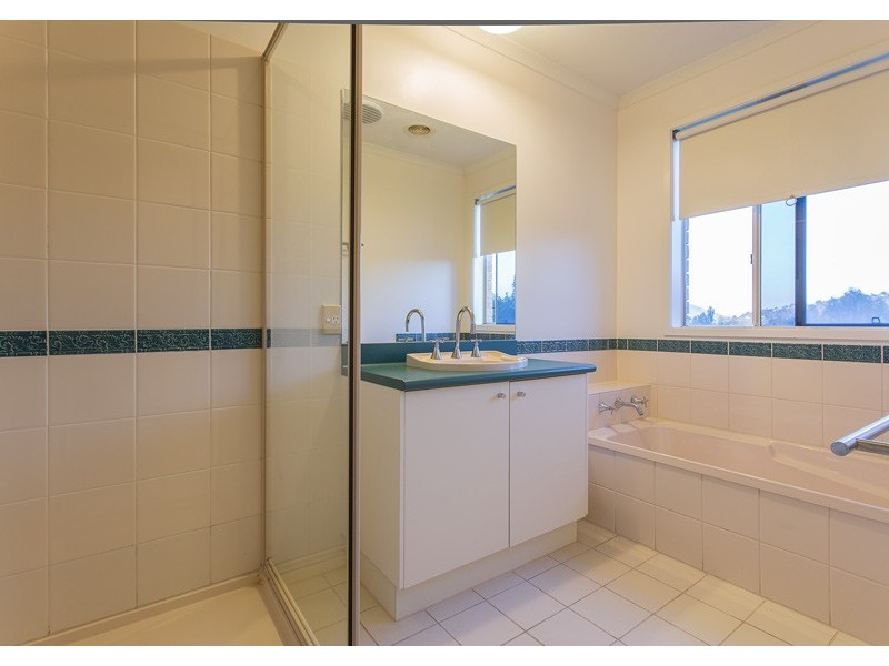 17 AVONDALE DRIVE, Wodonga VIC 3690