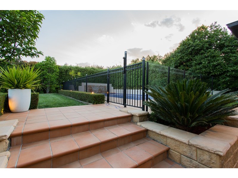 17 AVONDALE DRIVE, Wodonga VIC 3690