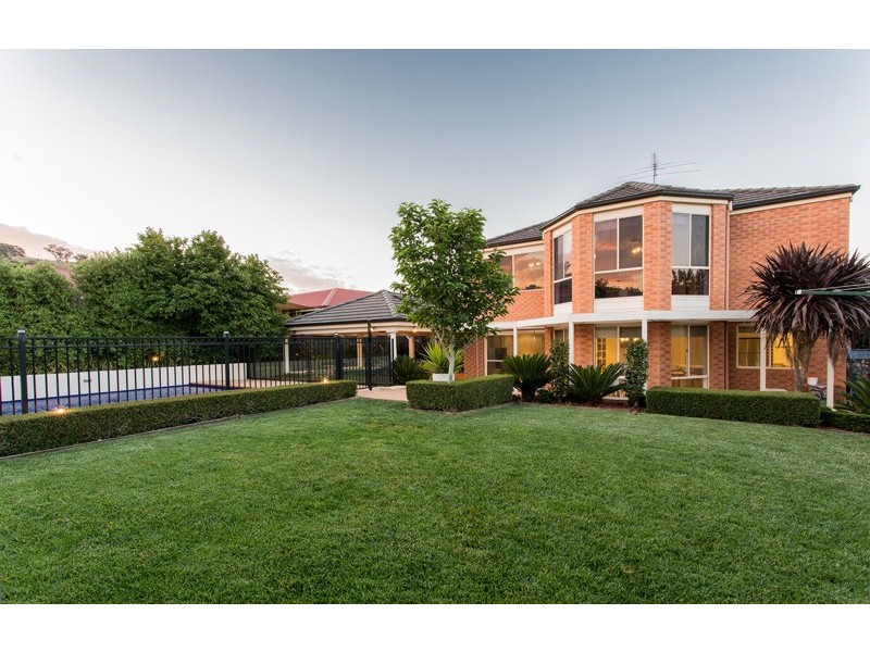 17 AVONDALE DRIVE, Wodonga VIC 3690