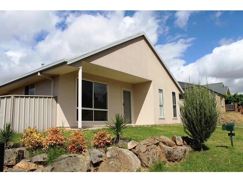 93 YARRALUMLA DRIVE, Wodonga VIC 3690
