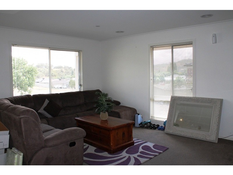 93 YARRALUMLA DRIVE, Wodonga VIC 3690