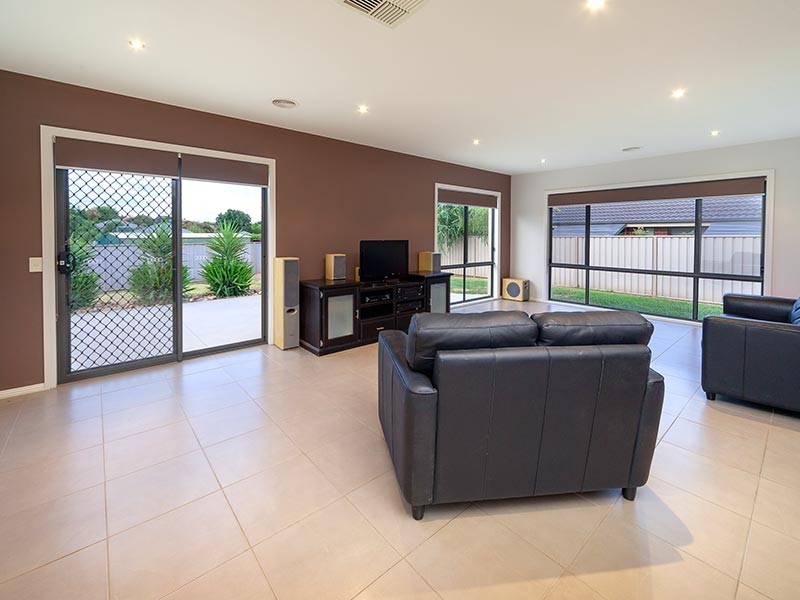 16 HEMLOCK COURT, Baranduda VIC 3691