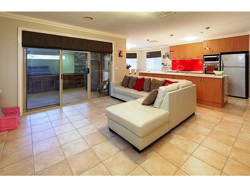 8 Patterson Avenue, Wodonga VIC 3690