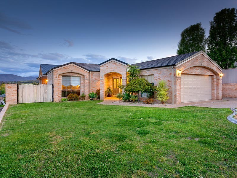 62 AVONDALE DRIVE, Wodonga VIC 3690