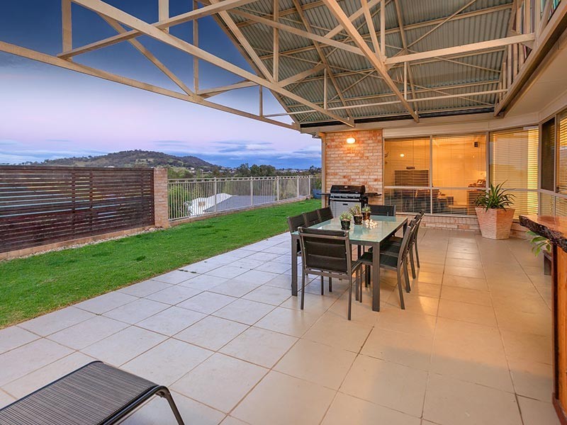 62 AVONDALE DRIVE, Wodonga VIC 3690