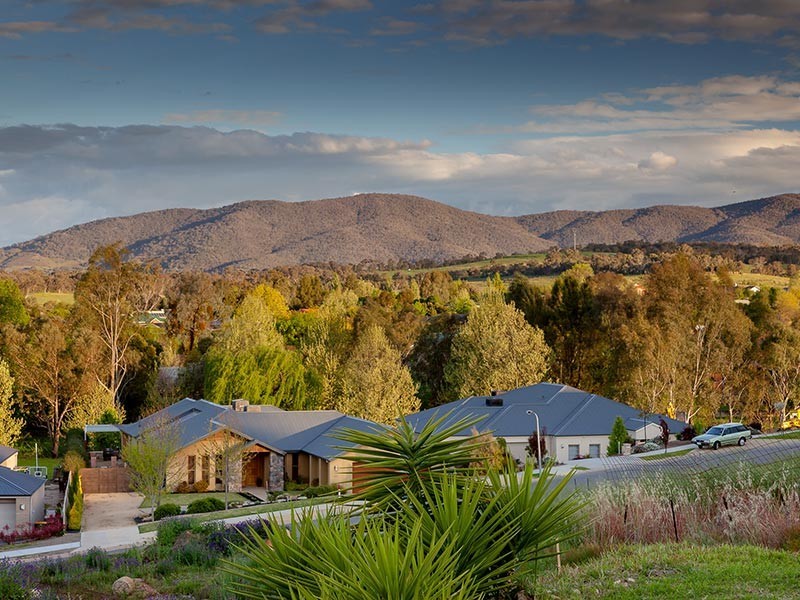 62 AVONDALE DRIVE, Wodonga VIC 3690