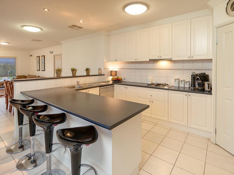 62 AVONDALE DRIVE, Wodonga VIC 3690